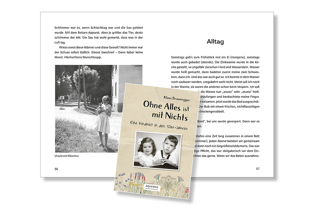 Seiten 56 und 57 des Buches. Links ein SW-Foto mit einem Mädchen, welches eine kleine Katze auf dem Arm hält. Mittig ein kleines Bild des Covers.
