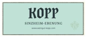Grün unterlegtes Rechteck mit kleinem Firmenwappen und grauem Schriftzug Kopp Sinzheim-Ebenung